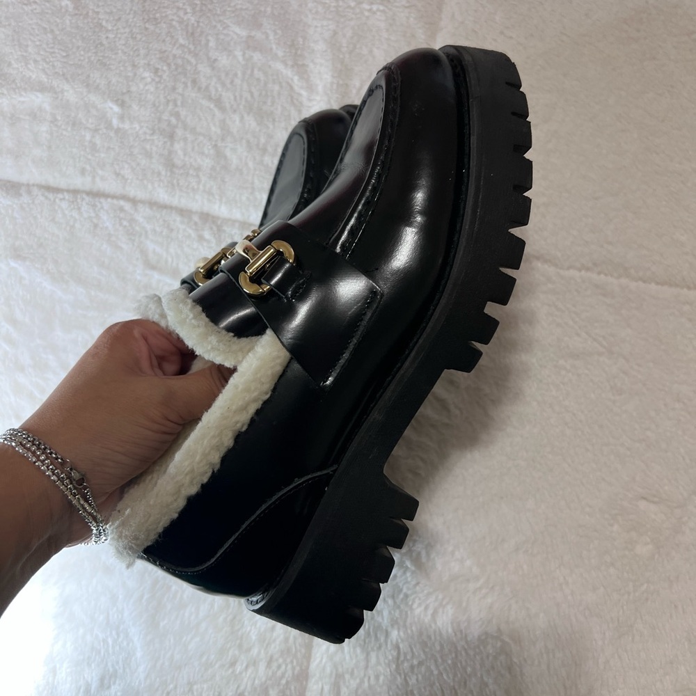 Steve Madden Black Loafers with Gold Detail size 7.5 - Picture 4 of 11